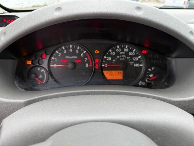 Pickups NISSAN FRONTIER 2016 Biały