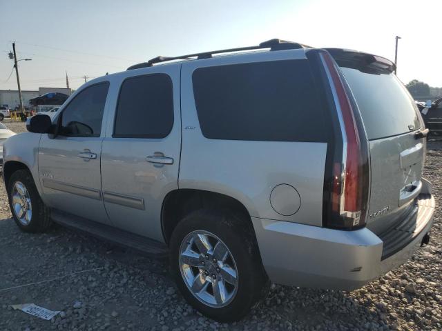 Паркетники GMC YUKON 2013 Сріблястий