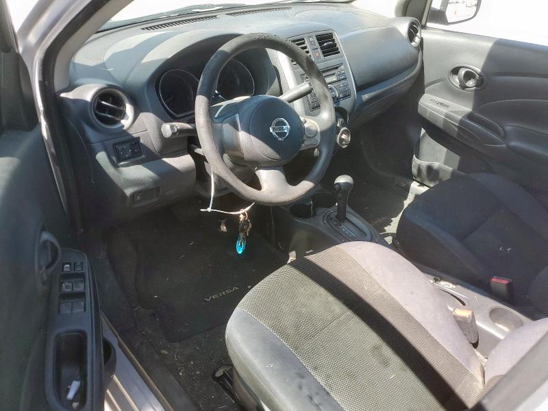 Sedans NISSAN VERSA 2012 Srebrny