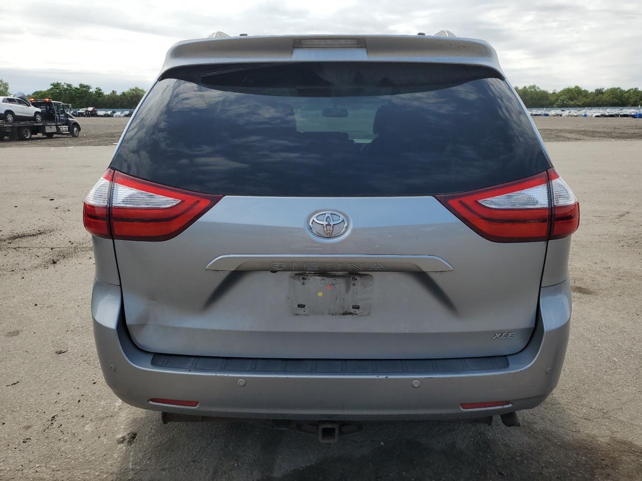 2015 Toyota Sienna Xle VIN: 5TDYK3DC2FS529006 Lot: 62750995