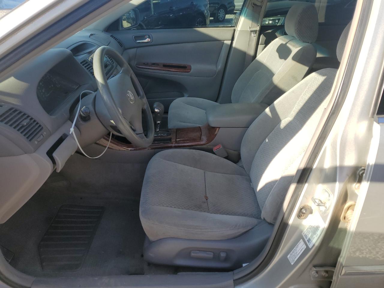 2003 Toyota Camry Le VIN: 4T1BE32K33U142832 Lot: 62418385