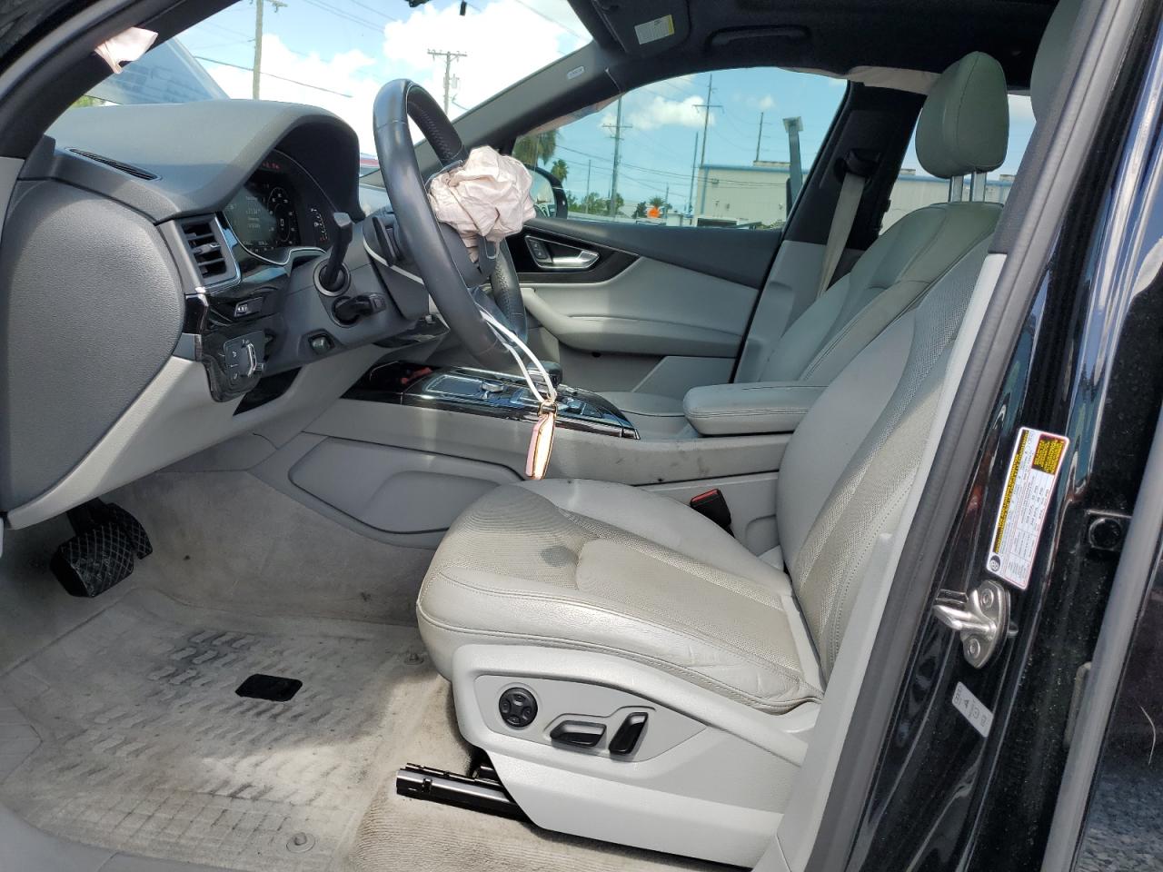 2017 Audi Q7 Premium Plus VIN: WA1LHAF73HD053371 Lot: 61933675