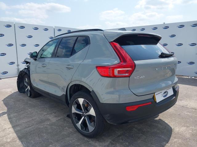 2025 VOLVO XC40 + B4