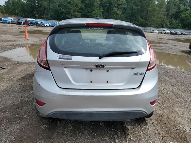 Hatchbacks FORD FIESTA 2016 Srebrny
