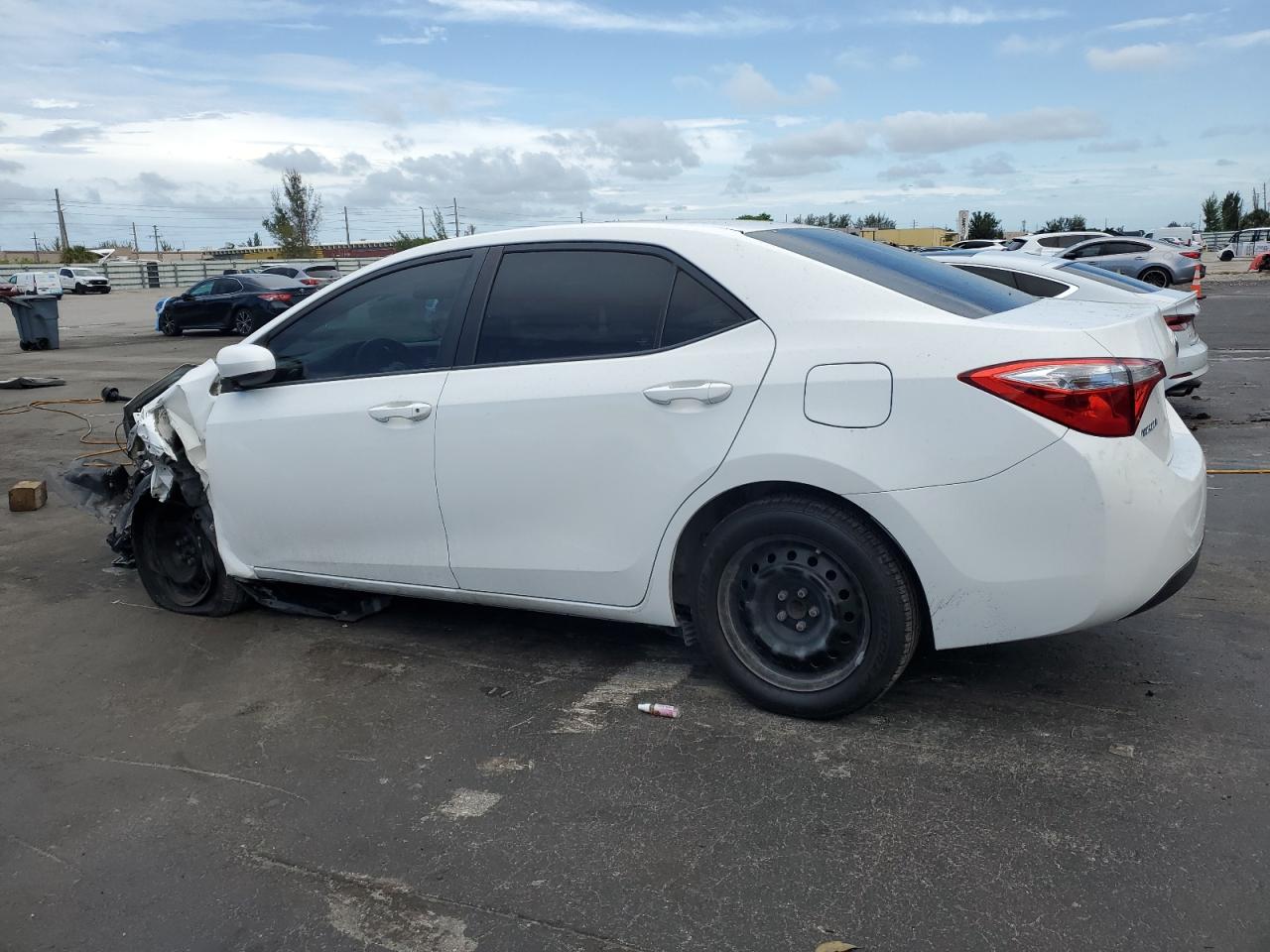 TOYOTA COROLLA 2015 VIN 5YFBURHE3FP286409 photo 2