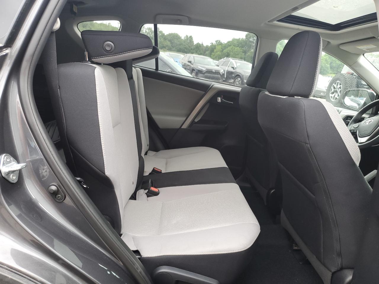 2017 Toyota Rav4 Xle VIN: 2T3RFREV7HW672529 Lot: 62271155