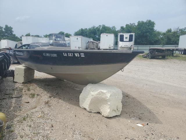 2001 Tracker Boat