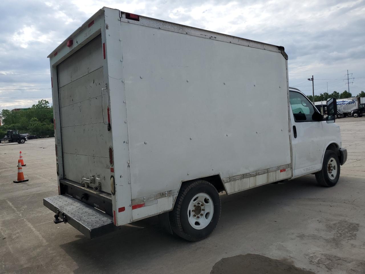 GMC SAVANA 2015 VIN 1GDY72CF7F1906039 фото 3