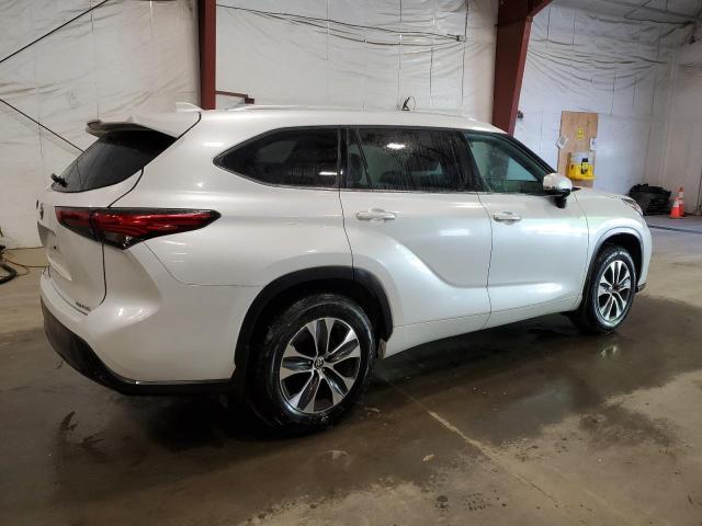  TOYOTA HIGHLANDER 2022 Biały