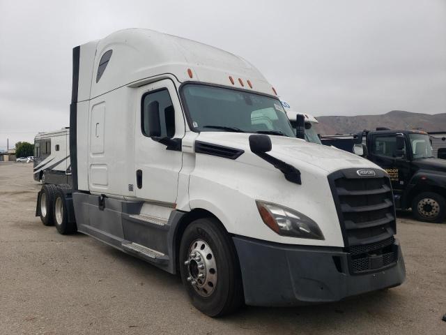 2018 Freightliner Cascadia 126 Semi Truck