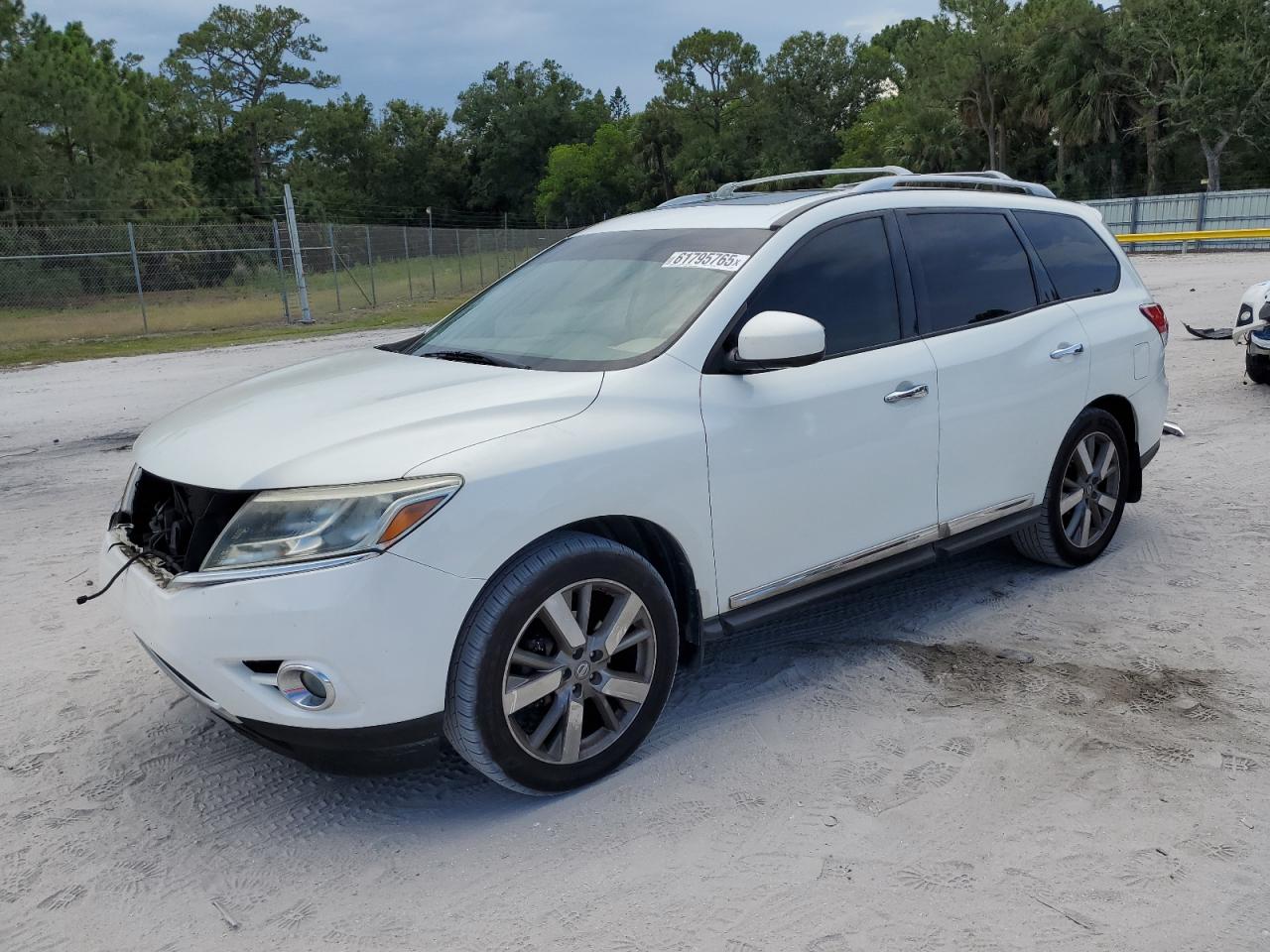 2013 Nissan Pathfinder S for Sale in Fort Pierce, FL - Front End