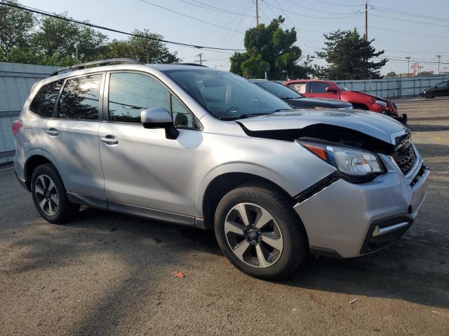  SUBARU FORESTER 2017 Srebrny
