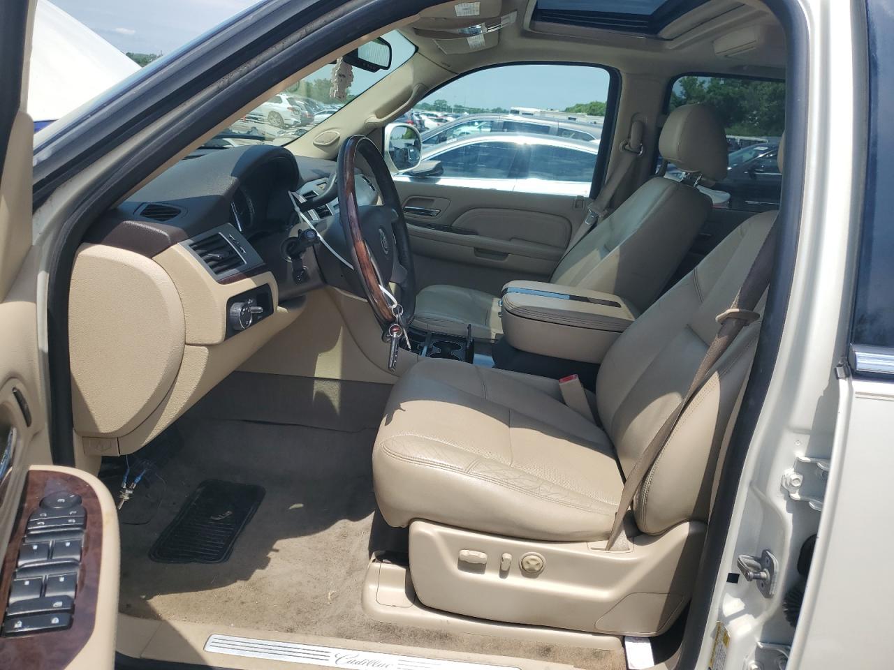 2009 Cadillac Escalade Luxury VIN: 1GYFK23269R241173 Lot: 62178725