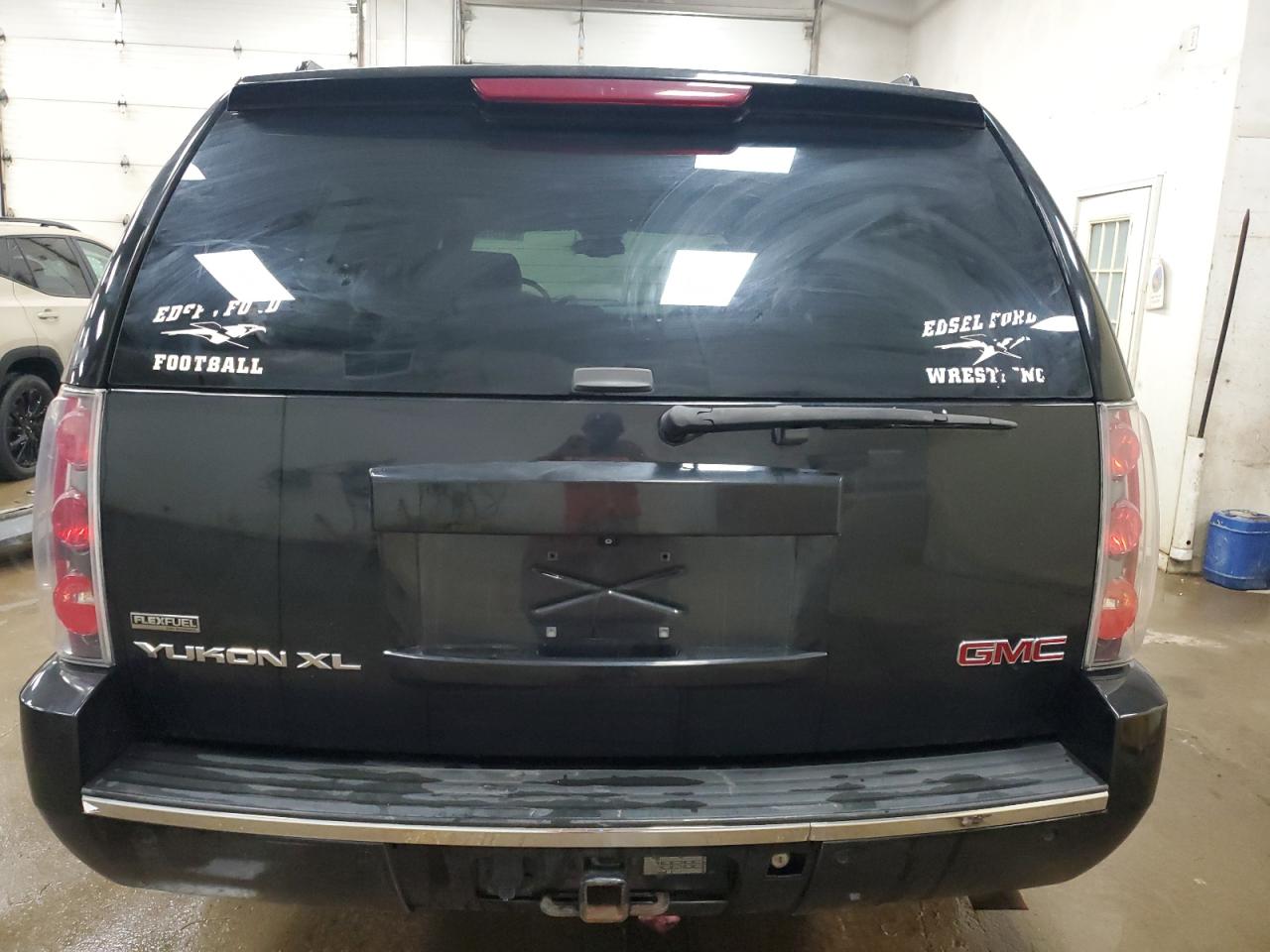 2009 GMC Yukon Xl Denali VIN: 1GKFK06219R241057 Lot: 60707885