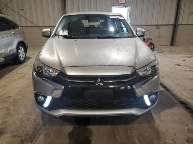  MITSUBISHI OUTLANDER 2018 Srebrny