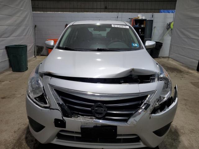  NISSAN VERSA 2016 Серебристый