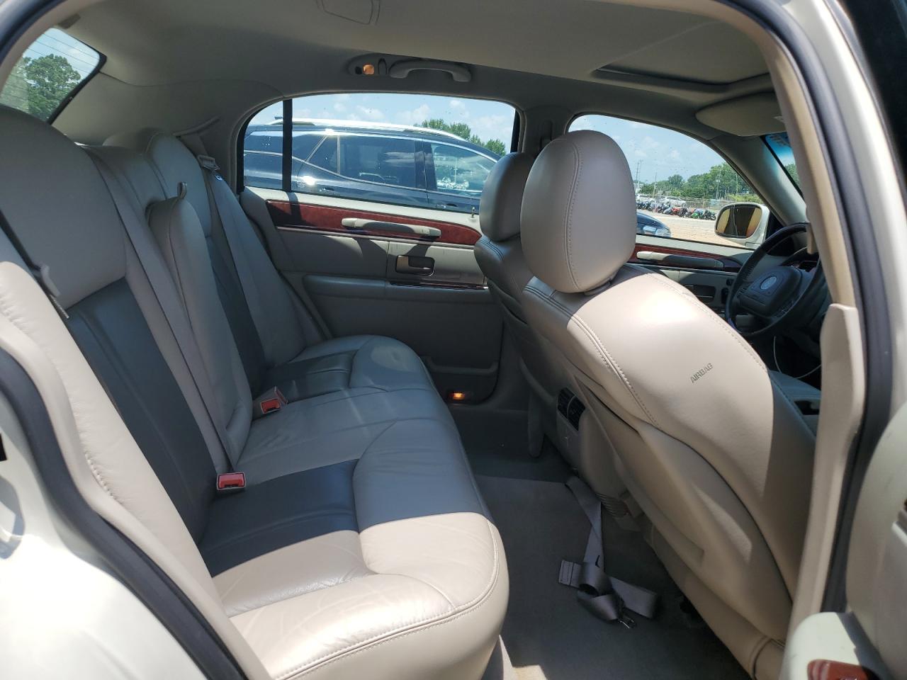2004 Lincoln Town Car Ultimate VIN: 1LNHM83W74Y644409 Lot: 61958135