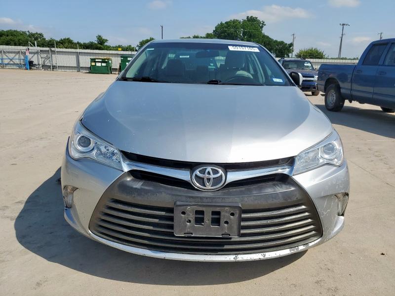  TOYOTA CAMRY 2016 Серебристый