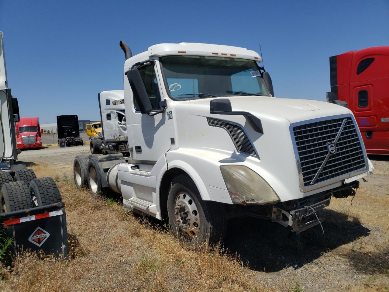 2015 Volvo Vn Vnl იყიდება Sacramento-ში, CA - All Over