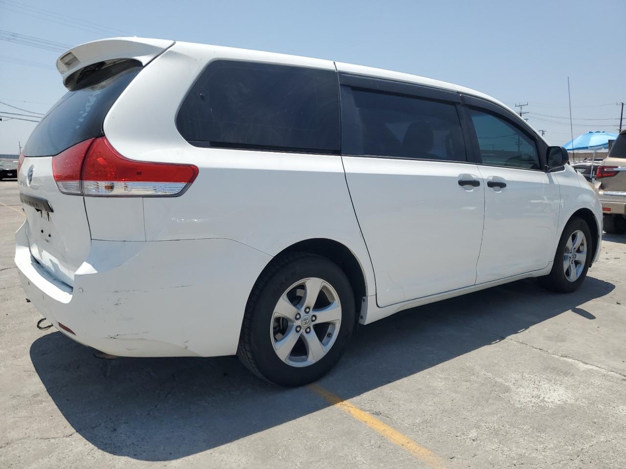 TOYOTA SIENNA 2012 VIN 5TDKA3DC7CS016239 zdjęcie 3