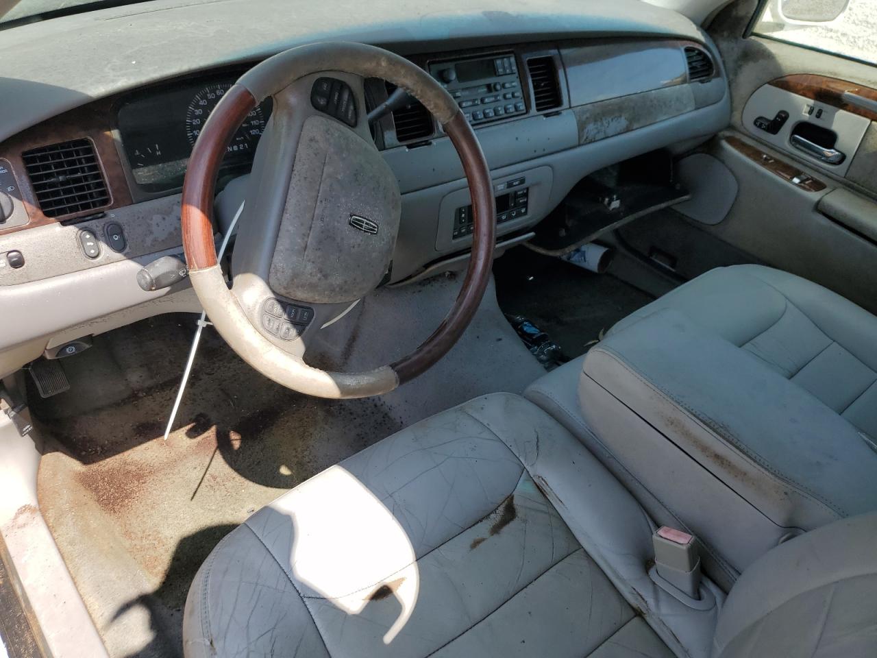 2001 Lincoln Town Car Signature VIN: 1LNHM82W51Y656345 Lot: 62340565