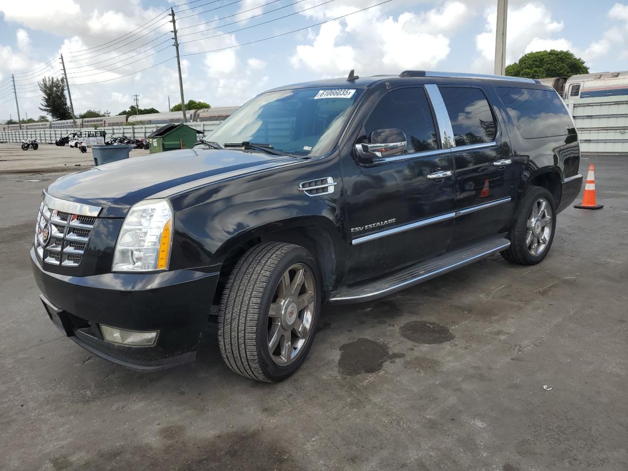 2014 Cadillac Escalade Esv Luxury за продажба в Miami, FL - Rear End