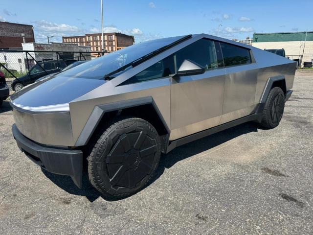  TESLA CYBERTRUCK 2024 Srebrny