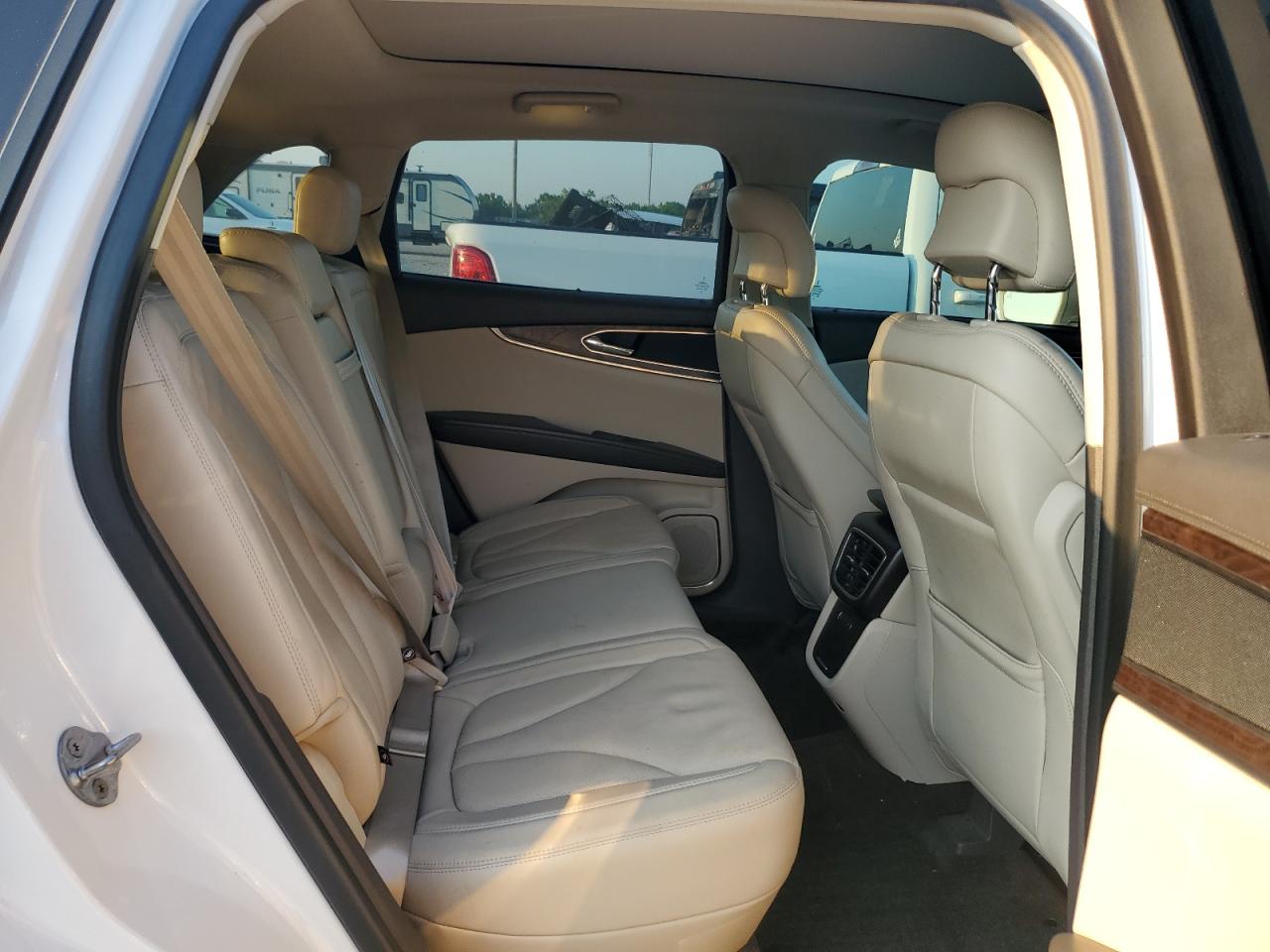2016 Lincoln Mkx Reserve VIN: 2LMTJ8LR1GBL57215 Lot: 61757615
