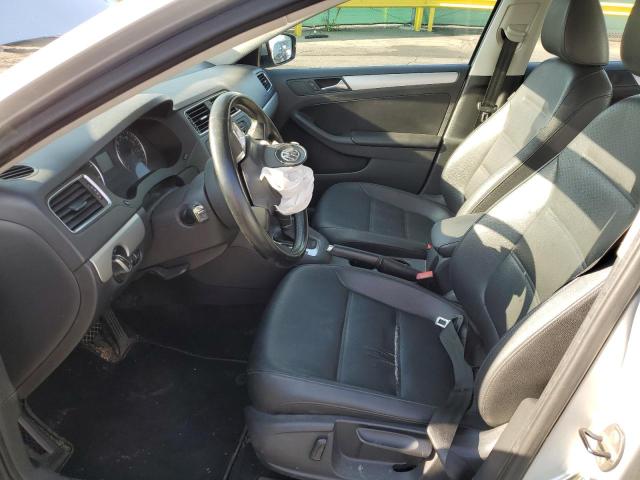 Sedans VOLKSWAGEN JETTA 2013 Srebrny