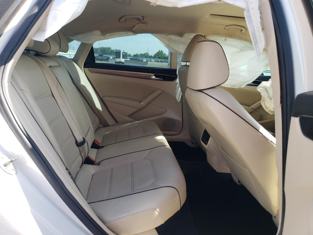 2018 Volkswagen Passat Se VIN: 1VWBA7A33JC017041 Lot: 61876295