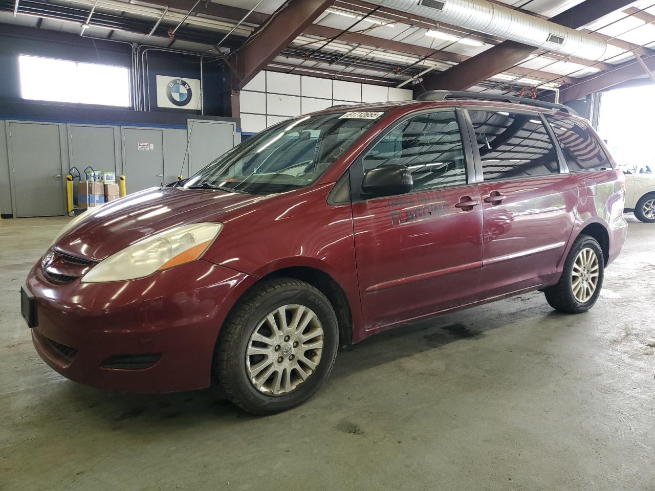 2008 Toyota Sienna Le იყიდება East Granby-ში, CT - Rear End