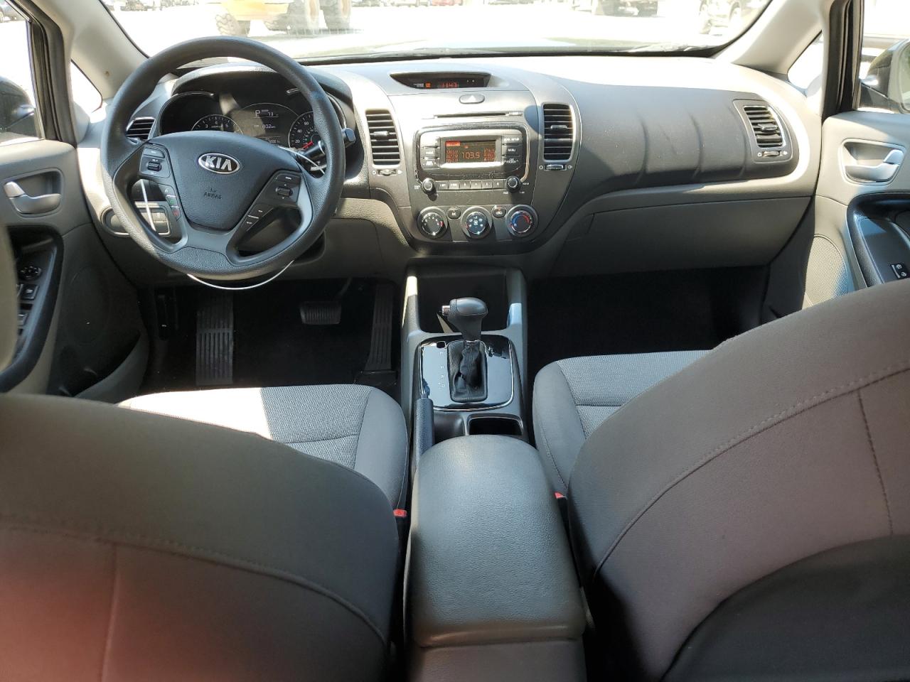 KIA FORTE 2017 VIN 3KPFK4A71HE066146 фото 8