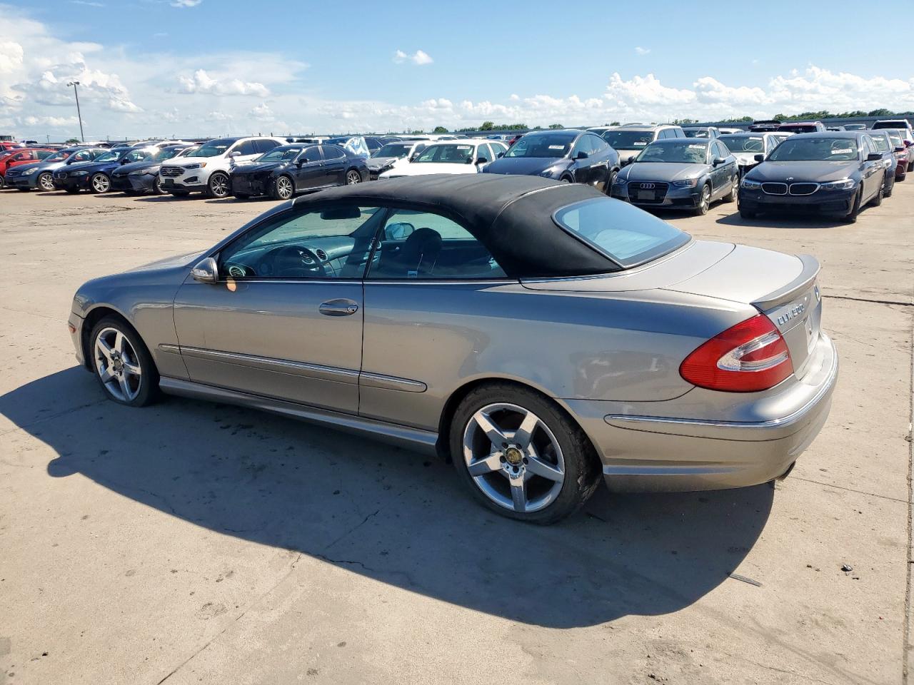 MERCEDES-BENZ CLK-CLASS 2005 VIN WDBTK75J75F147923 photo 2