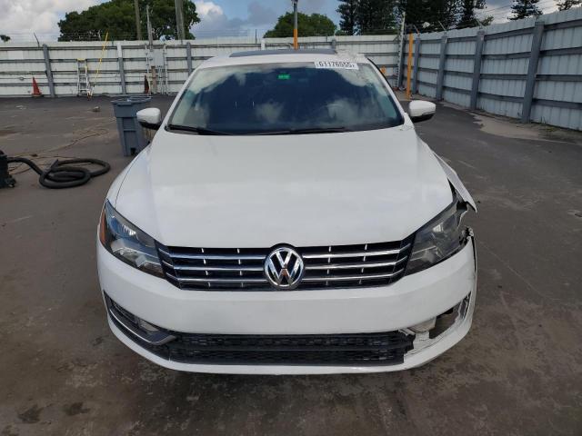 Sedans VOLKSWAGEN PASSAT 2015 Biały