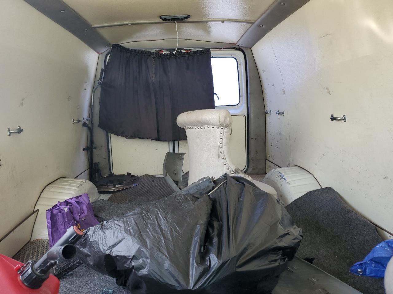 1998 Ford Econoline E250 Van VIN: 1FDPE24L0WHA44246 Lot: 62284435