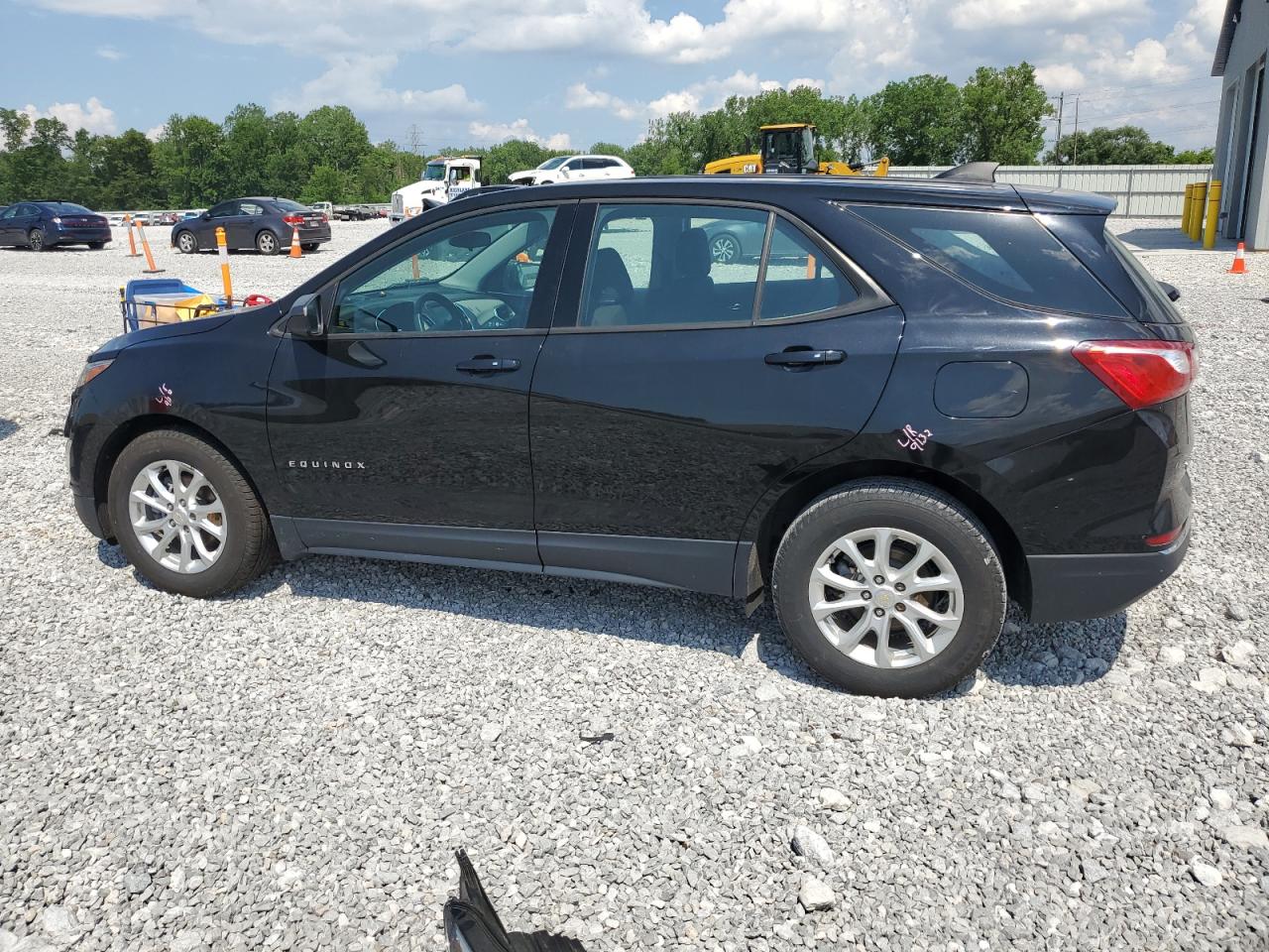 CHEVROLET EQUINOX 2018 VIN 2GNAXHEV0J6276570 фото 2