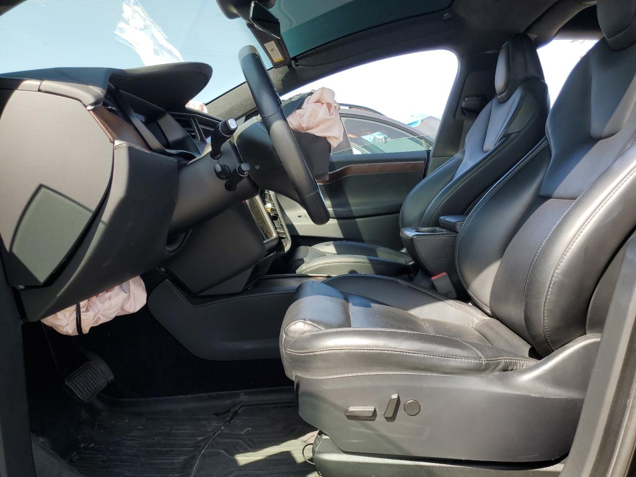 2020 Tesla Model X VIN: 5YJXCBE29LF305076 Lot: 61485655