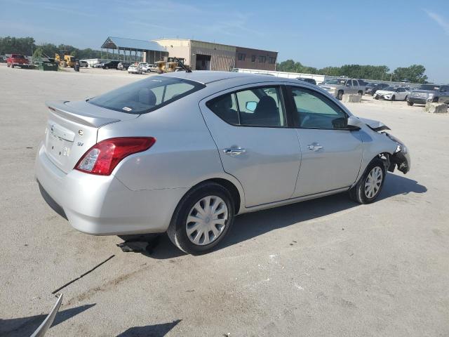 NISSAN VERSA 2018 Серебристый