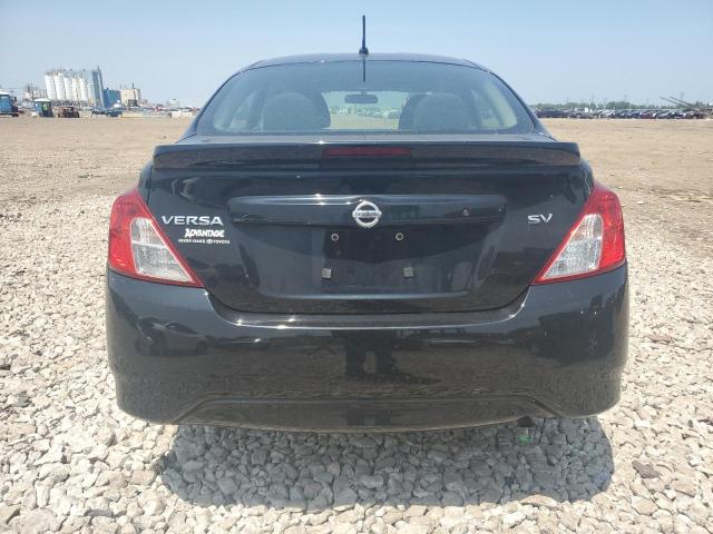  NISSAN VERSA 2018 Czarny