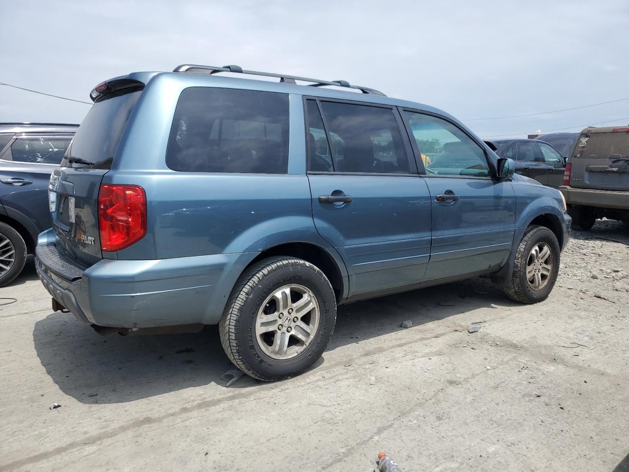 HONDA PILOT 2005 VIN 5FNYF18505B048078 photo 3