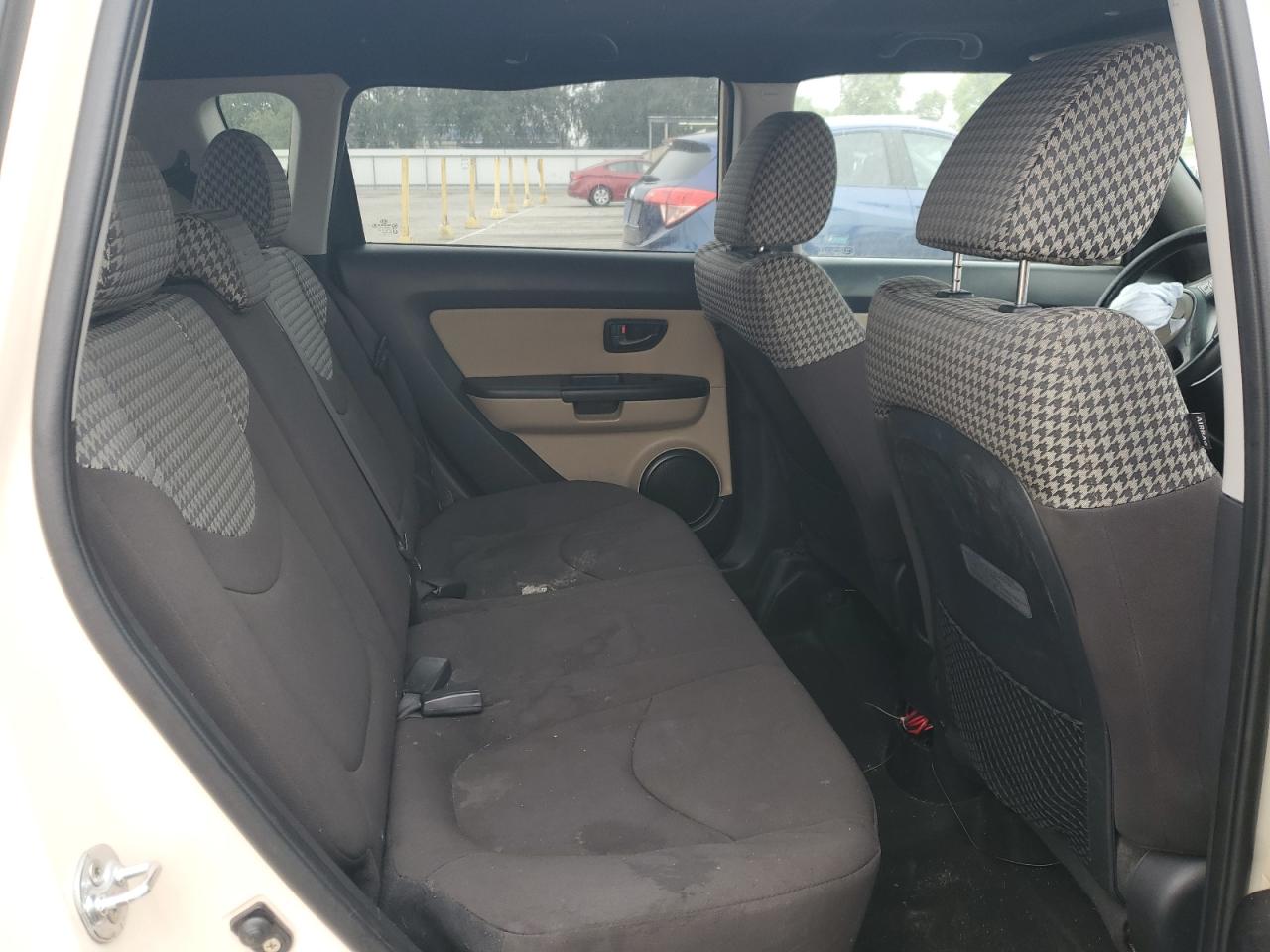 2011 Kia Soul + VIN: KNDJT2A22B7731644 Lot: 61871215