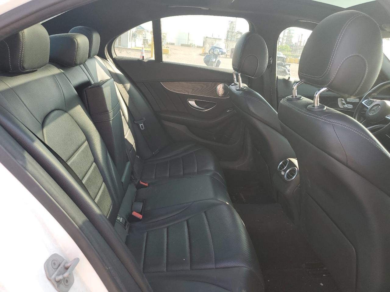2015 Mercedes-Benz C 400 4Matic VIN: 55SWF6GB1FU002481 Lot: 62776215