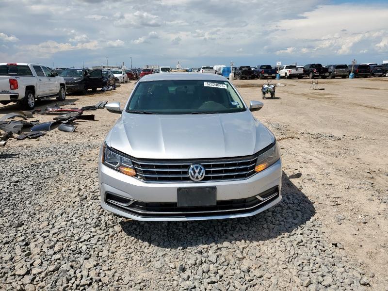  VOLKSWAGEN PASSAT 2017 Серебристый