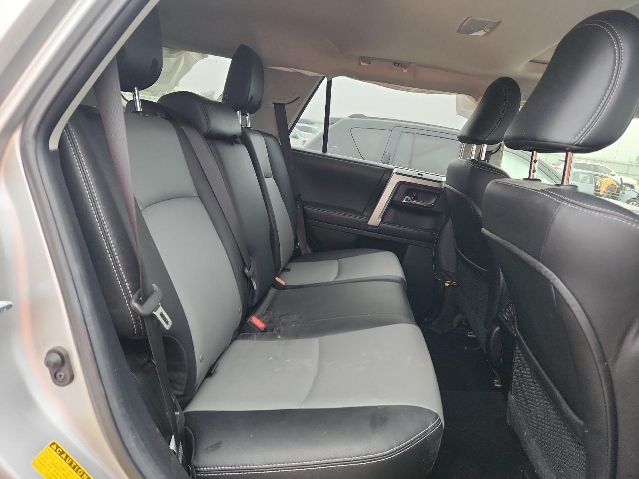 2018 Toyota 4Runner Sr5/Sr5 Premium VIN: JTEBU5JR5J5520573 Lot: 62308305