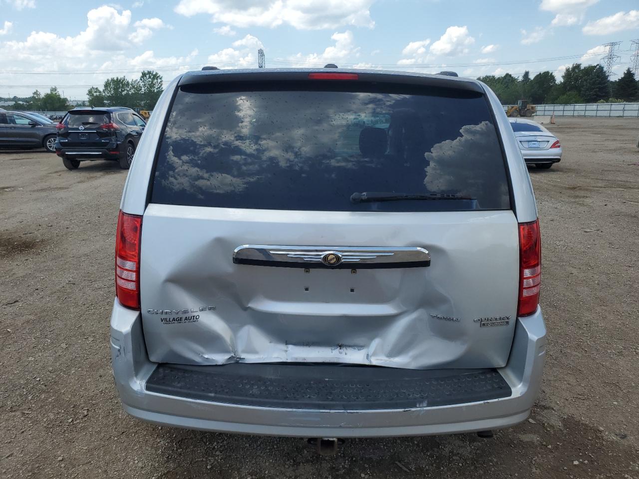 2010 Chrysler Town & Country Touring VIN: 2A4RR5D12AR221470 Lot: 84046075
