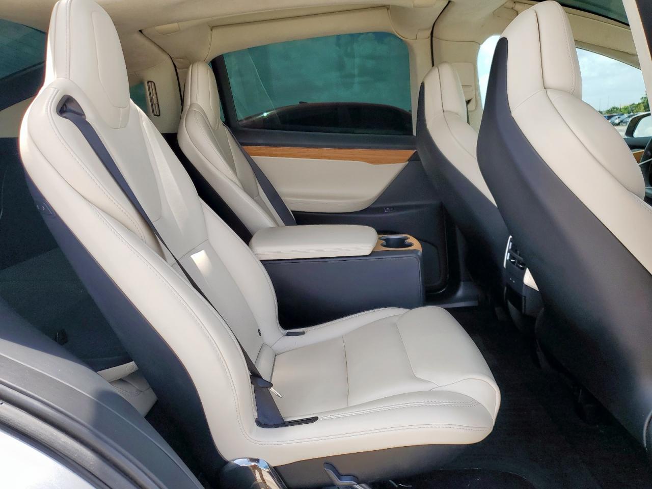 2018 Tesla Model X VIN: 5YJXCBE21JF113146 Lot: 61098625