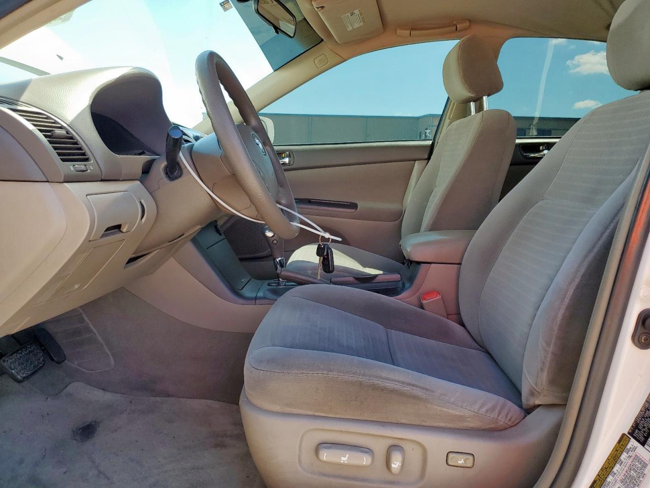 2005 Toyota Camry Le VIN: 4T1BE30K45U557275 Lot: 62864575