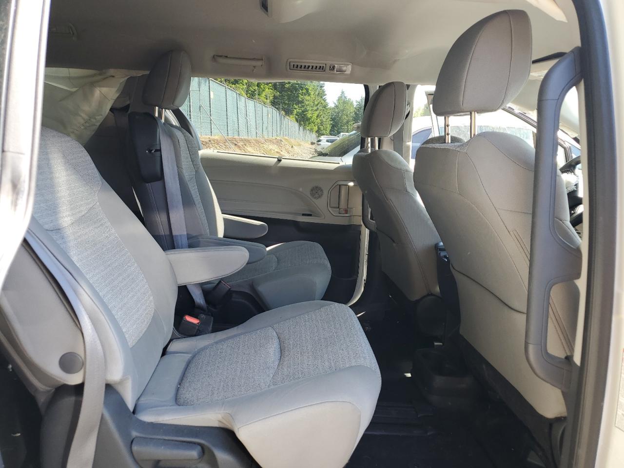 2022 Toyota Sienna Le VIN: 5TDKRKEC3NS116231 Lot: 59980255