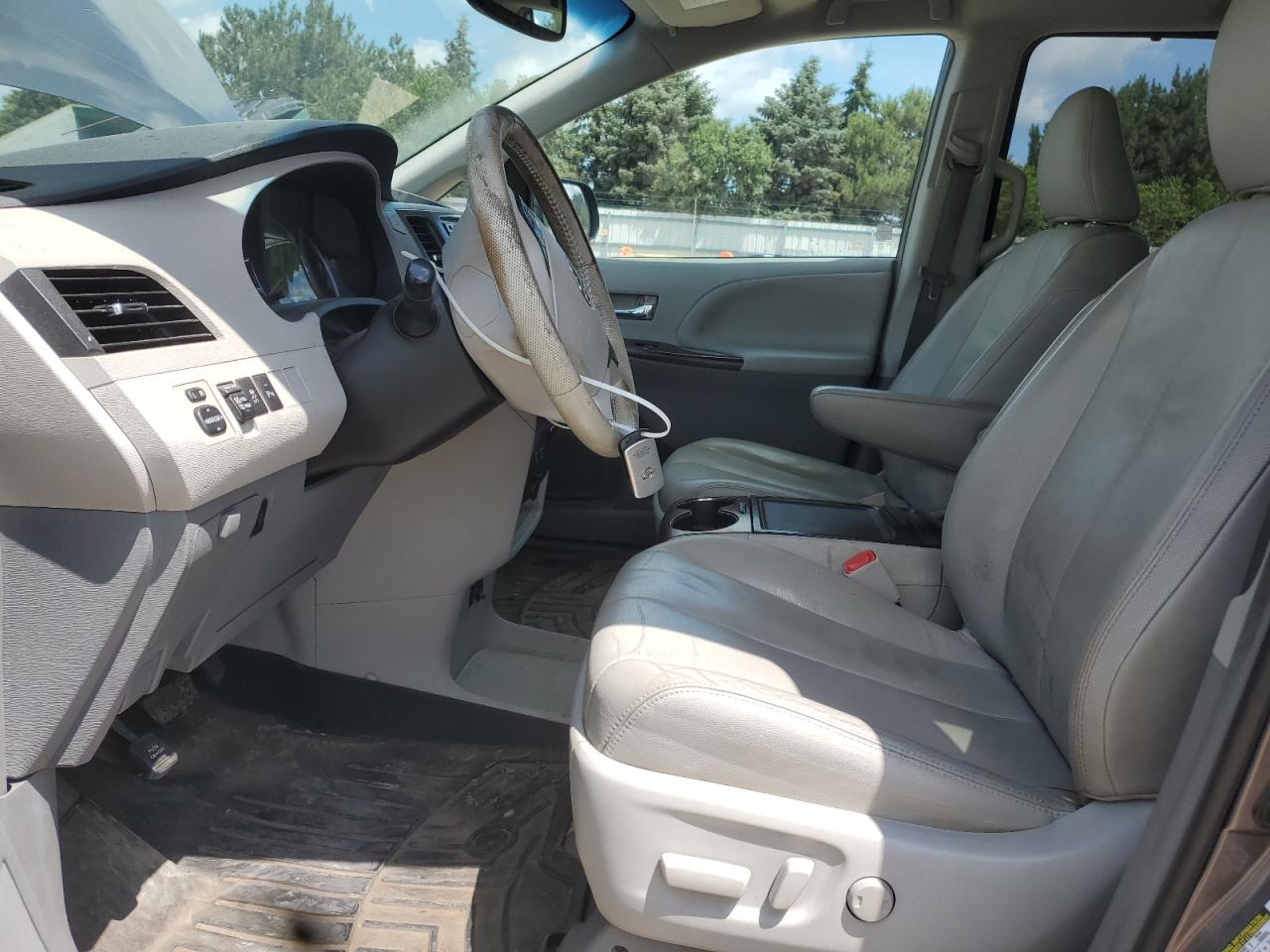 2013 Toyota Sienna Xle VIN: 5TDYK3DC7DS405214 Lot: 62500205