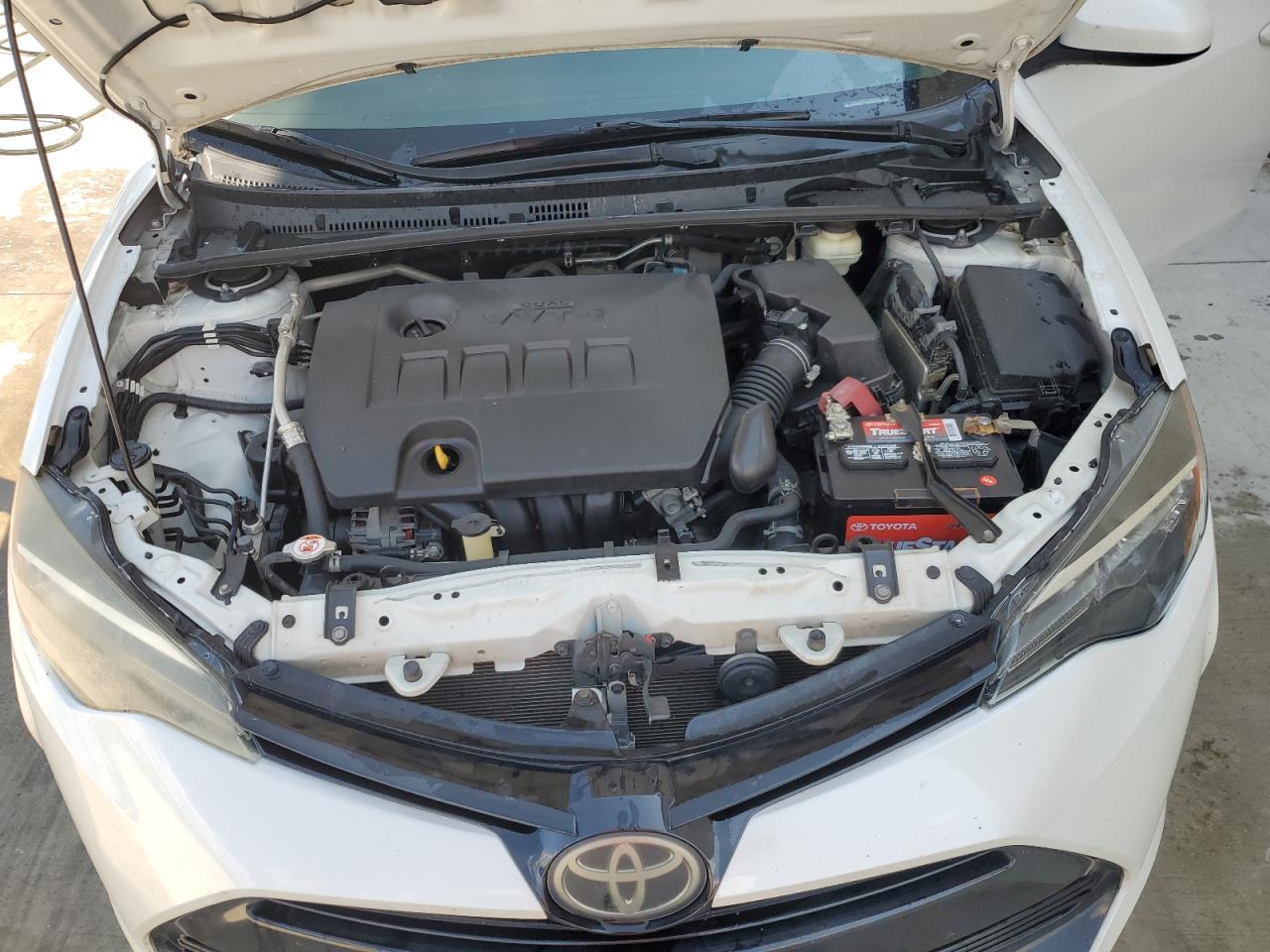 2018 Toyota Corolla L VIN: 5YFBURHE3JP771383 Lot: 62993225